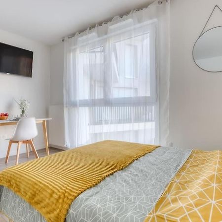 Escapade Parisienne A 25 Minutes De La Tour Eiffel Apartment Вилньов-ла-Гарен Екстериор снимка