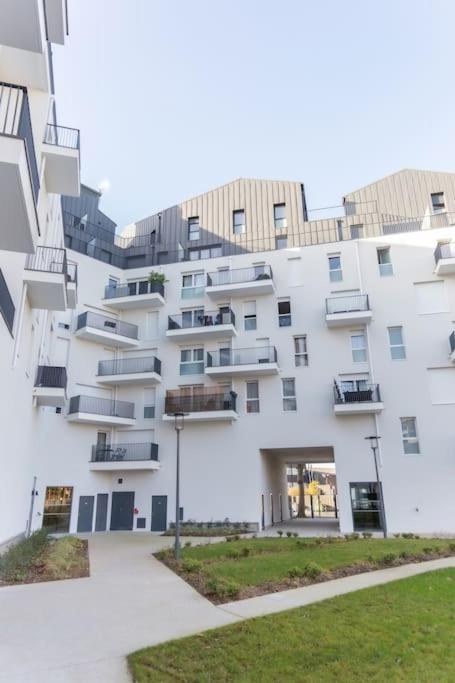 Escapade Parisienne A 25 Minutes De La Tour Eiffel Apartment Вилньов-ла-Гарен Екстериор снимка